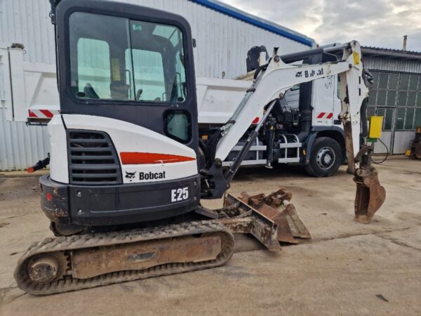 Mini-pelle Bobcat E25, 2T6, 2018